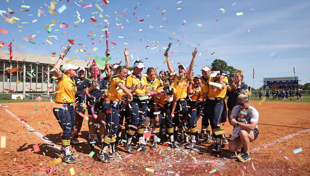 GoShockersAD's tweet photo. #WriteInVote @RacersSoftball
#WeAreRacers #Family https://t.co/ZniDu4xSVG