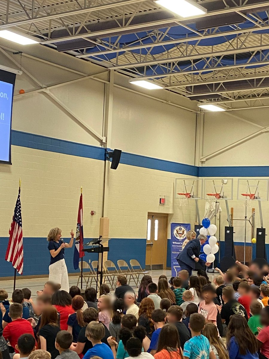 Honored with a visit from @GovParsonMO and First Lady Parsons <a href="/WilsonsCreekInt/">Wilson's Creek</a> in <a href="/officialSPS/">Springfield Public Schools</a> this morning. Celebrating everyone’s hard work as a Blue Ribbon School! #lifeisbetteratthecreek #proudtobeWilsonsCreek <a href="/DrKarynChristy/">Karyn Christy</a>
