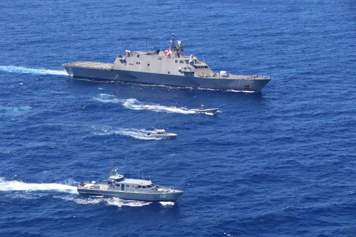 USNavy's tweet photo. Here are your #USNavy #PhotosoftheDay.
It's a great Navy Monday! #USSAbrahamLincoln in @US7thFleet, @USSHARRYSTRUMAN #UNREP from @MSCSealift and #USSWichita trains with Dominican Republic ships.
👇 Tap each photo for full captions 👉 to https://t.co/bSmBTYjhrO for download. https://t.co/N4Q5M5A3G7