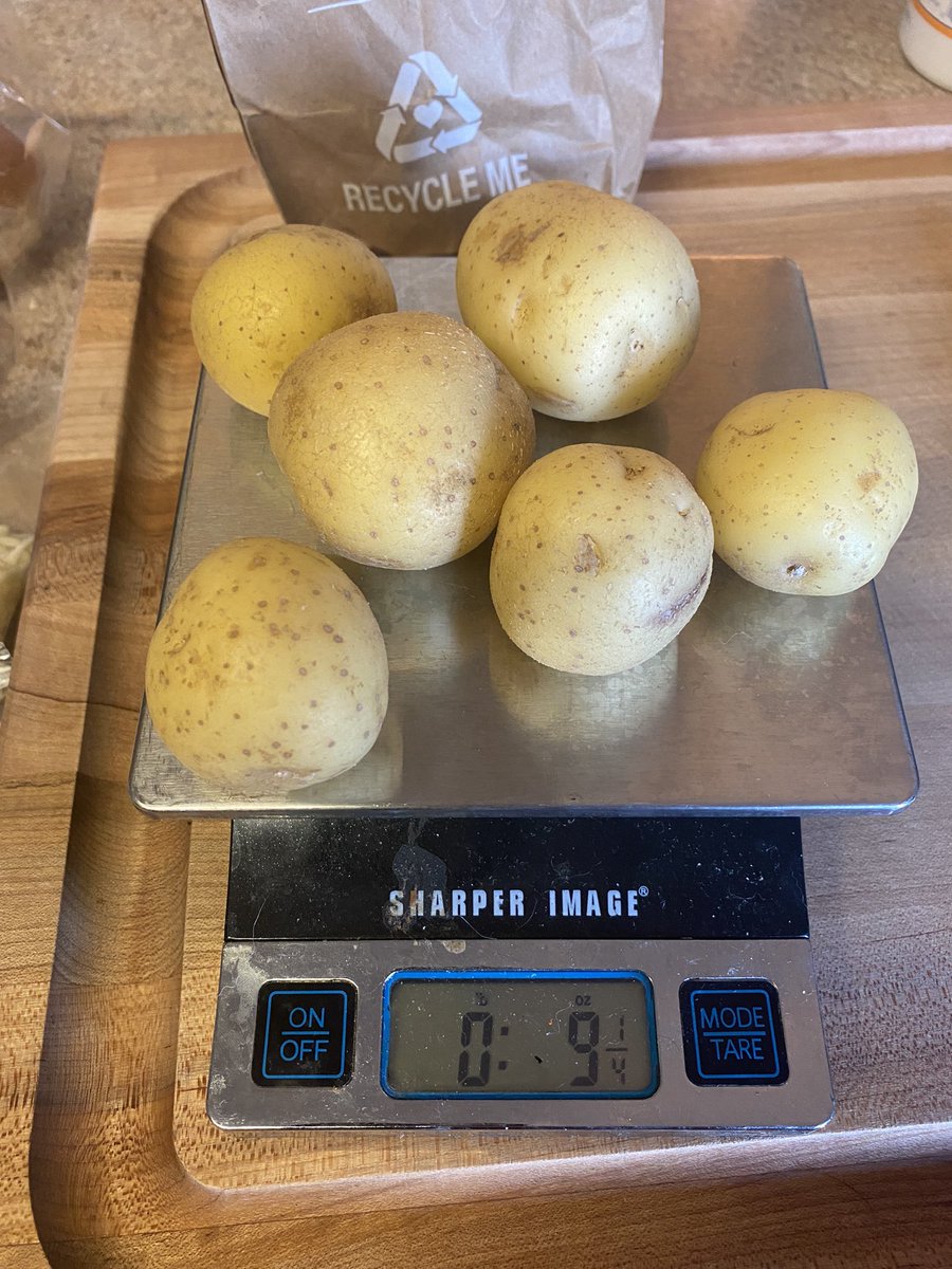 mpd1984's tweet photo. Knew there was a reason we cancelled our @HelloFresh subscription. Recipe calls for 12 oz of potato and we got 9 oz. And these tiny things were supposed to be wedges. Terrible experience with these guys. #HelloGoodbye https://t.co/JHQQHrn4Xj