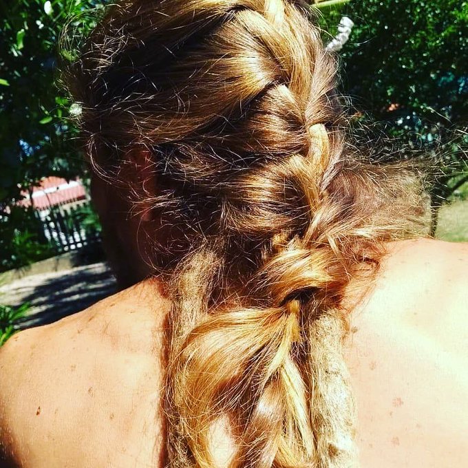 E essas tran&ccedil;as? 💛 https://t.co/cAeE8xJFBj<a href="/tag/lifestyle"class="tags"><span>#lifestyle</span></a><a href="/tag/altmodel"class="tags"><span>#altmodel</span></a><a href="/tag/alternative"class="tags"><span>#alternative</span></a><a href="/tag/alternativestyle"class="tags"><span>#alternativestyle</span></a>