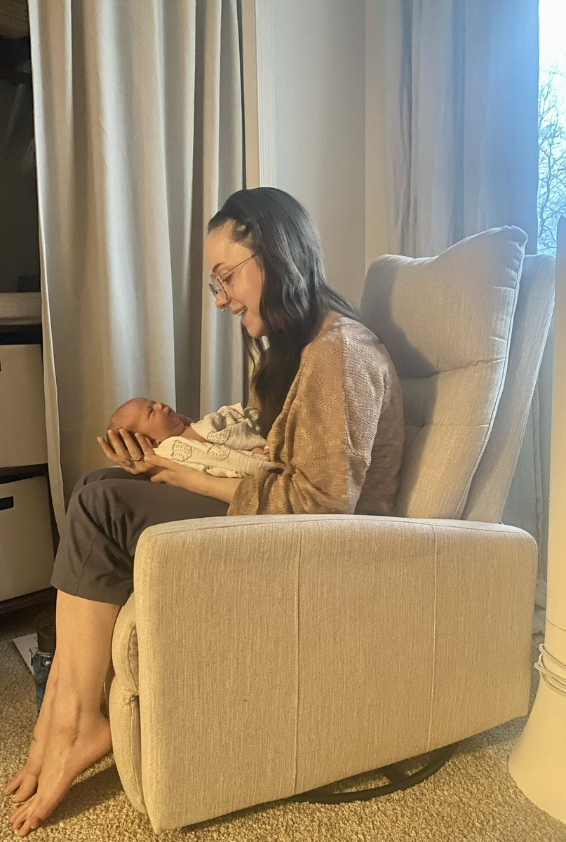 longingalways's tweet image. I’m over the moon to have sit in the absolute splendor of welcoming a new soul to our world. 
@teslamkasten it was truly transcendent to have sit with you in the quiet, tender places between here and the beyond ✨☀️ a transformative Mother’s Day to heal the rest 💚