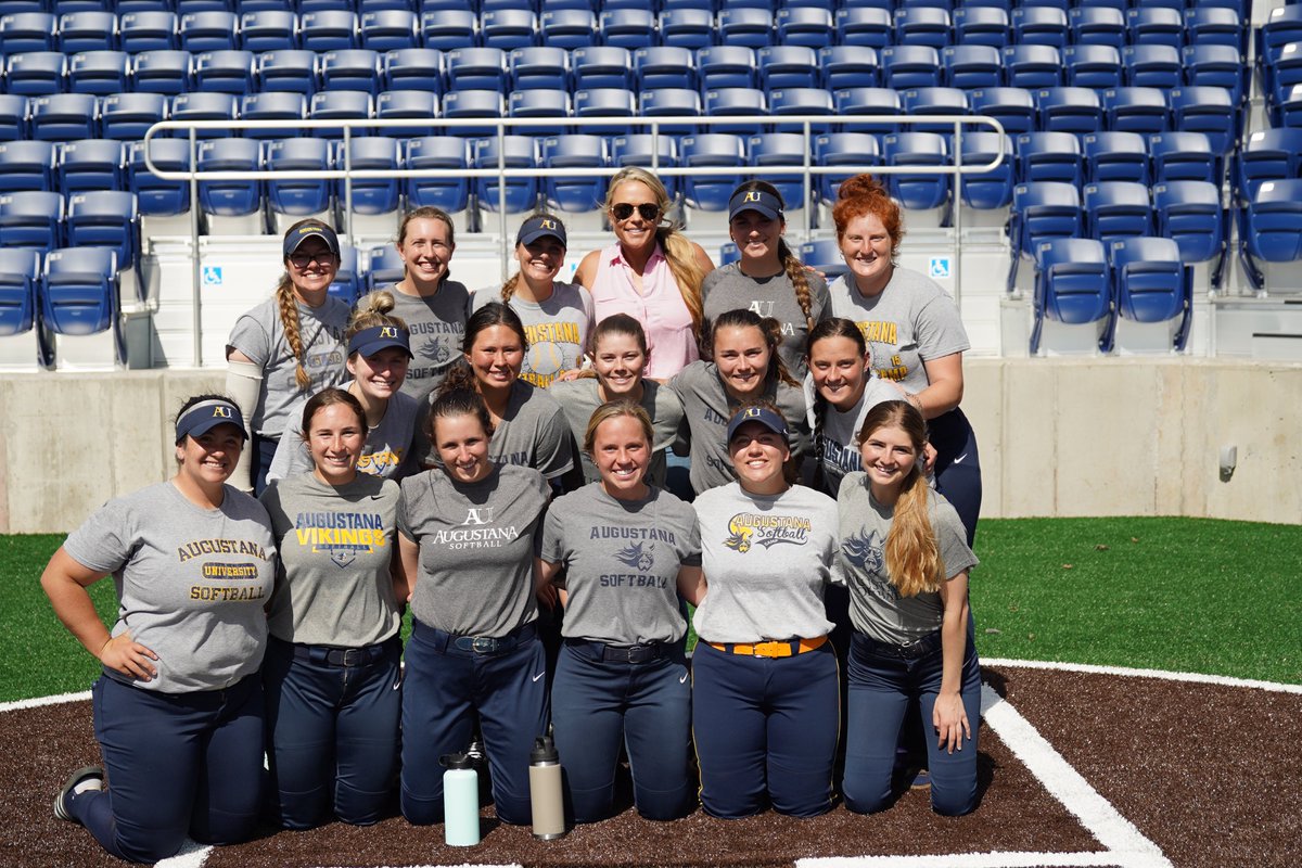 We appreciated having 2-time Olympic medalist &amp; former <a href="/USASoftball/">USA Softball</a> pitcher <a href="/JennieFinch/">Jennie Finch</a> stop by practice today 🥇

#BuildingChampions