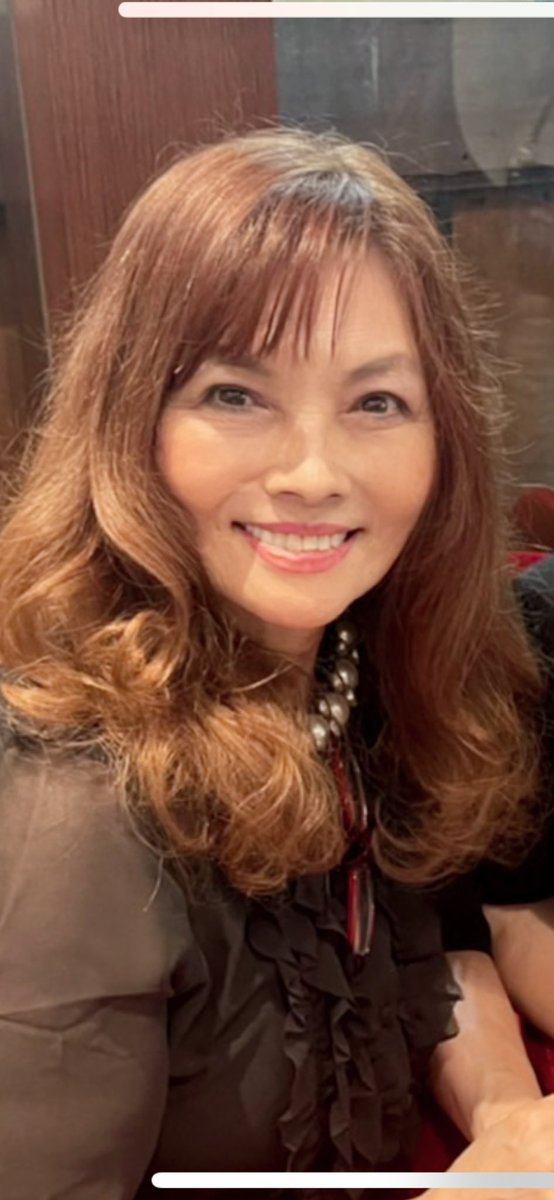 ビジネスマナーコーチ・樋口陽子からの今日のワンポイントアドバイス。

ビジネスマナーって、一言で言うと自分自身の人柄の要素なんです。

特に顔の表情、言葉遣いや話し方そして態度振る舞いは人柄を表します。

自分でチェックするのがおすすめです。