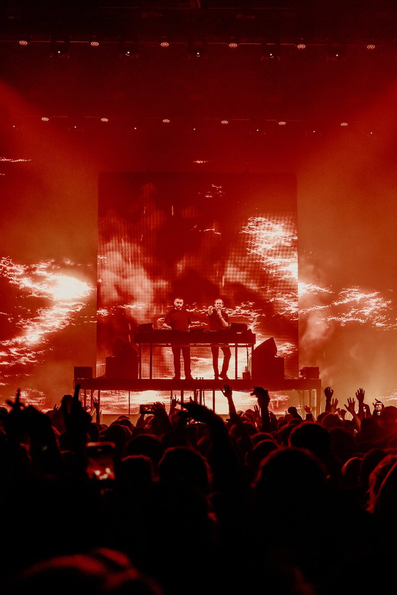 TroyGerhardt's tweet photo. Colors of a @disclosure show! https://t.co/hoxBMpK1vY