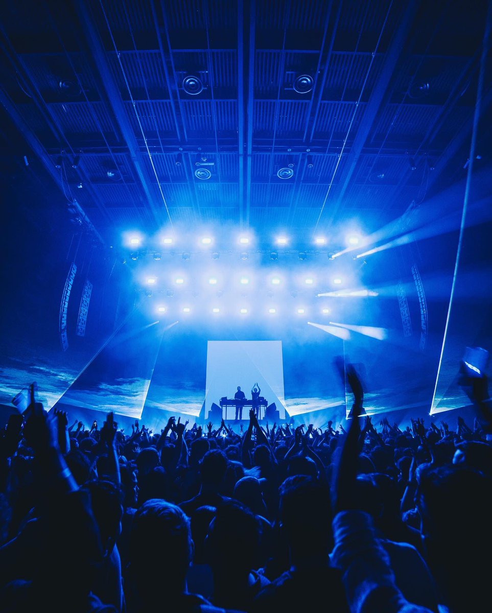 TroyGerhardt's tweet photo. Colors of a @disclosure show! https://t.co/hoxBMpK1vY