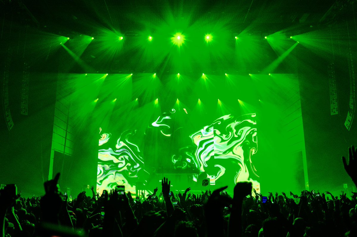 TroyGerhardt's tweet photo. Colors of a @disclosure show! https://t.co/hoxBMpK1vY