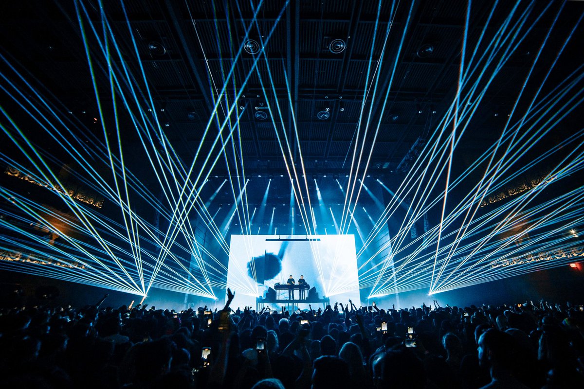 TroyGerhardt's tweet photo. Colors of a @disclosure show! https://t.co/hoxBMpK1vY