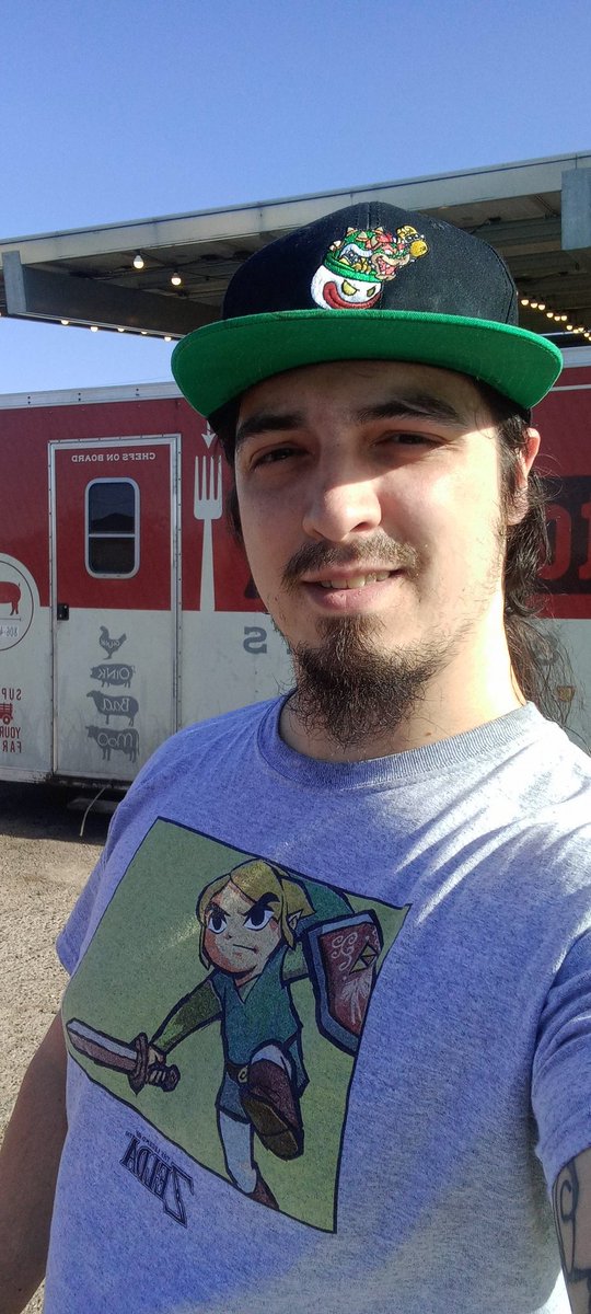 MikeyRFDGaming's tweet photo. Working on the food truck today!!! #FarmToFork #pulledpork #Chipotlechicken #baconavocadoburger #keepitmetal https://t.co/2k8e2ZmeW9