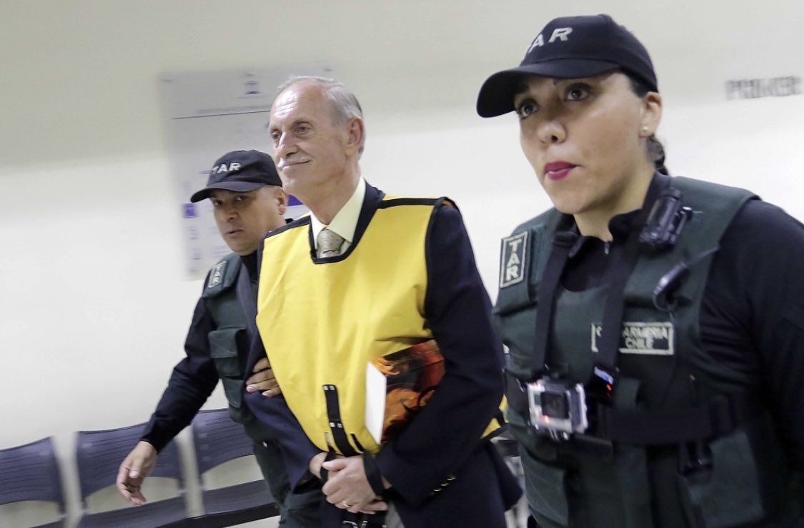 MarioAntoGuzman's tweet photo. La Corte Suprema confirmó las condenas a 3 agentes de la DINA por el homicidio calificado del secretario general del MIR, Miguel Enríquez Espinoza. Ilícito perpetrado el 5 de octubre de 1974, en la comuna de San Miguel. Miguel Krassnoff suma 862 años @AFPespanol @agenciaunochile https://t.co/I1zpEId9aF