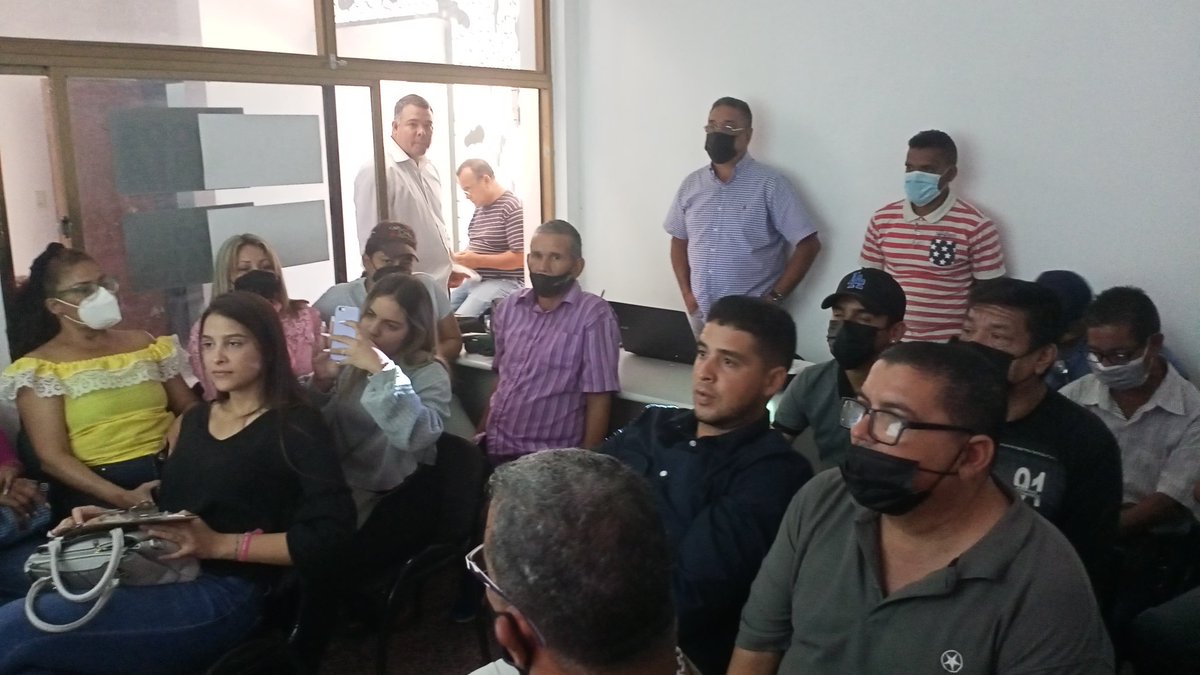 Untanzoategui_'s tweet photo. Con motivo del III Congreso Ideológico y Programático del partido Un Nuevo Tiempo (UNT), las estructuras municipales se están preparando.

Por ello, en la sede del partido azul en Anzóategui se realizó un Taller de inducción sobre el contenido del Congreso. https://t.co/BzCWFVTdIT