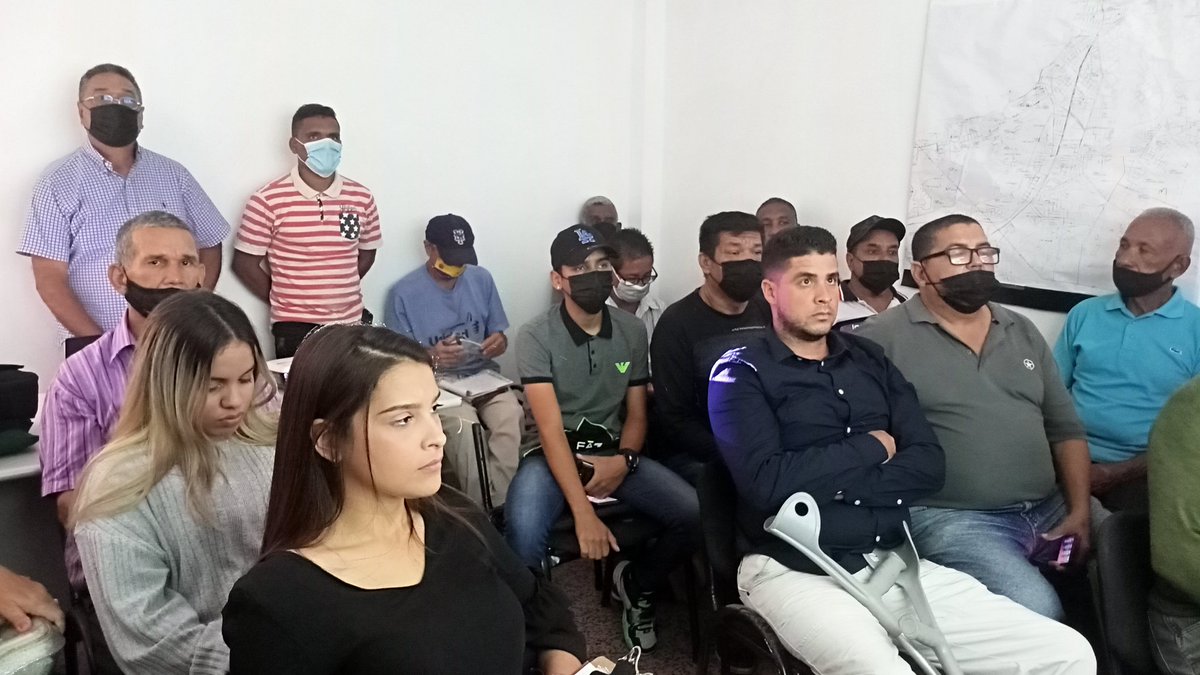 Untanzoategui_'s tweet photo. Con motivo del III Congreso Ideológico y Programático del partido Un Nuevo Tiempo (UNT), las estructuras municipales se están preparando.

Por ello, en la sede del partido azul en Anzóategui se realizó un Taller de inducción sobre el contenido del Congreso. https://t.co/BzCWFVTdIT