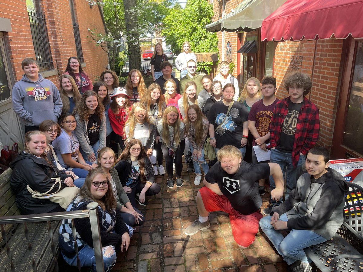 MsDayPHS's tweet photo. It’s been a few years, but the Literary Club finally made it back to the Book Loft. https://t.co/DfVcNFpWB1