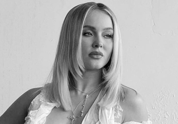 Update on ‘Words’ streams on Spotify.

First week: 3.982.171
Second week: 3.444.509

15th day: 762.402
16th day: 672.656
17th day: 593.411

Total: 9.455.122