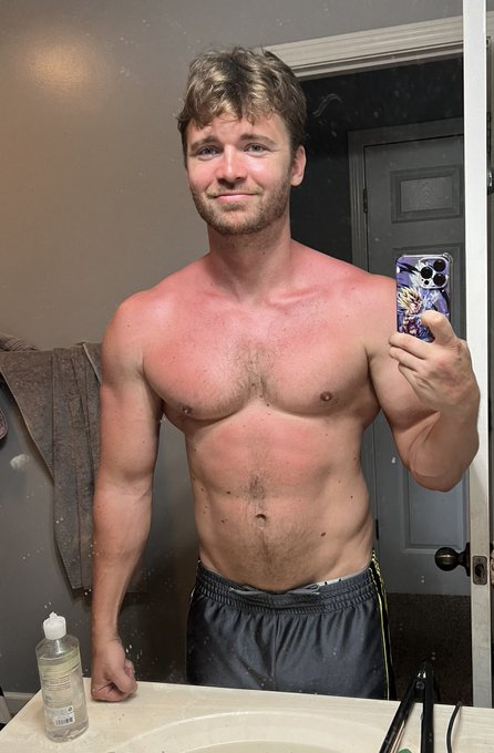 Yea so does anyone wanna cum give me a rub down PLEASE 🥲I&rsquo;ve got plenty of lotion for those hard to reach<a href="/tag/sexysaturxay"class="tags"><span>#sexysaturxay</span></a>