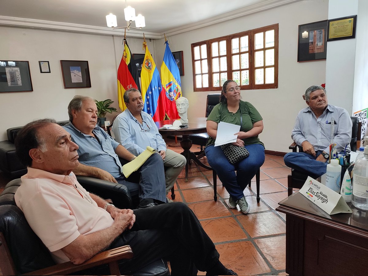 eliasayegh's tweet photo. Lo hemos dicho con claridad: la solución SOLUCIÓN REAL al tema del agua no son ni los pozos, ni las cisternas, ni la lluvia, ni nada que no sea recuperar el Acueducto Metropolitano y la red de #Hidrocapital. #AguaParaElHatillo https://t.co/h9rMnyMSdu