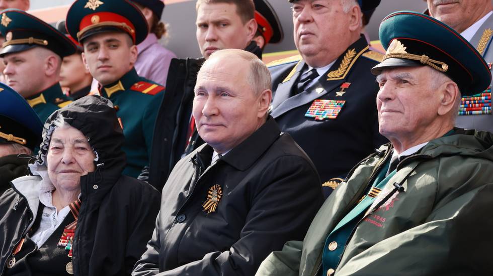 LoZarDiRussia's tweet photo. Чего только не сделал бы Ди Майо, чтобы снова раздобыть экзотические блюда и побывать н�� гала-приемах.
#9maggio https://t.co/sUpOHD3SuU