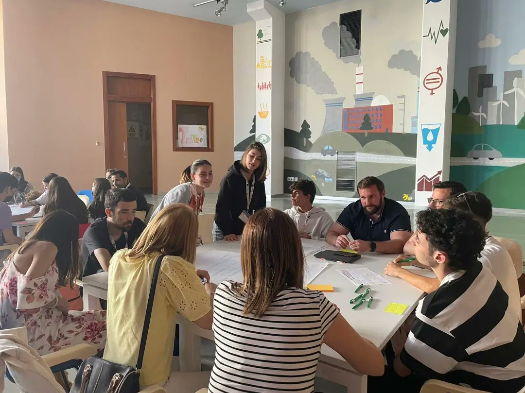 JoseMLM1982's tweet photo. Más de 120 jóvenes han participado en el proyecto del programa @EUErasmusPlus sobre Diálogo Estructurado #DialGo, junto a concejales de juventud de 11 municipios han trabajado con el objetivo de recoger propuestas en materia de #juventud. https://t.co/3ZVogqZHNo