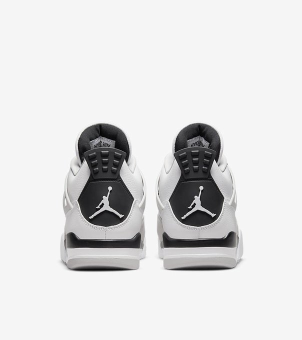 SOLELINKS's tweet photo. Ad: Air Jordan 4 Retro 'White &amp; Black' releases May 21st => https://t.co/TVlOGh6GFa https://t.co/rABKBZgH3n