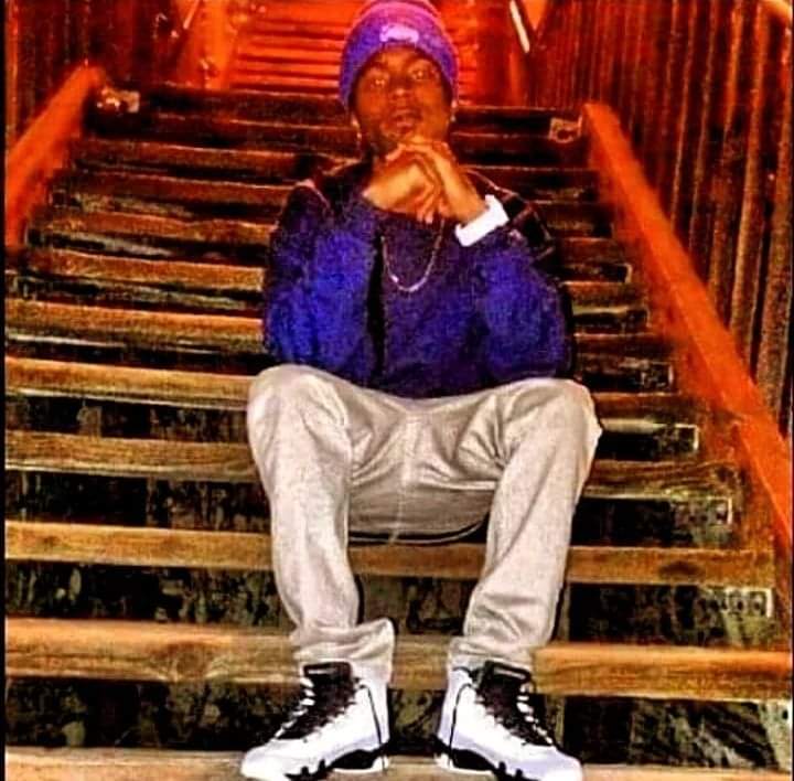 LipsOnLLC's tweet photo. Stop wut u are doing and plz go follow n build up my main page @Novva619 https://t.co/hapRWw8VUb