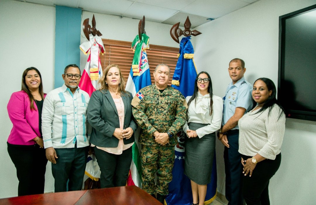 issffaard's tweet photo. #ISSFFAA diserta charla a sus colaboradores sobre Seguridad Social y el Seguro Familiar de Salud por la @DIDA_RDo 🎙️
👉🏼https://t.co/4wc80yDXrl
#SomosISSFFAA #Dominicana #PorLaPatria #RD https://t.co/0CDg5IbLsj
