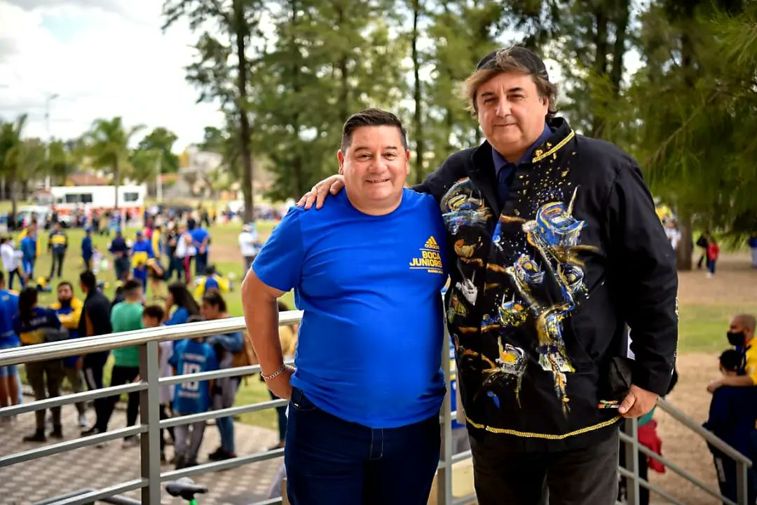 JLBenitezOk's tweet photo. 💙💛💙 ¡Con los colores en el corazón! Visité la muestra #BocaVa junto a amigos y compañeros que comparten conmigo un sentimiento inexplicable.
📸 Palacio Municipal de #MalvinasArgentinas.
#LeoEsNoe
#EstamosCerca https://t.co/CfdBoRLAdz