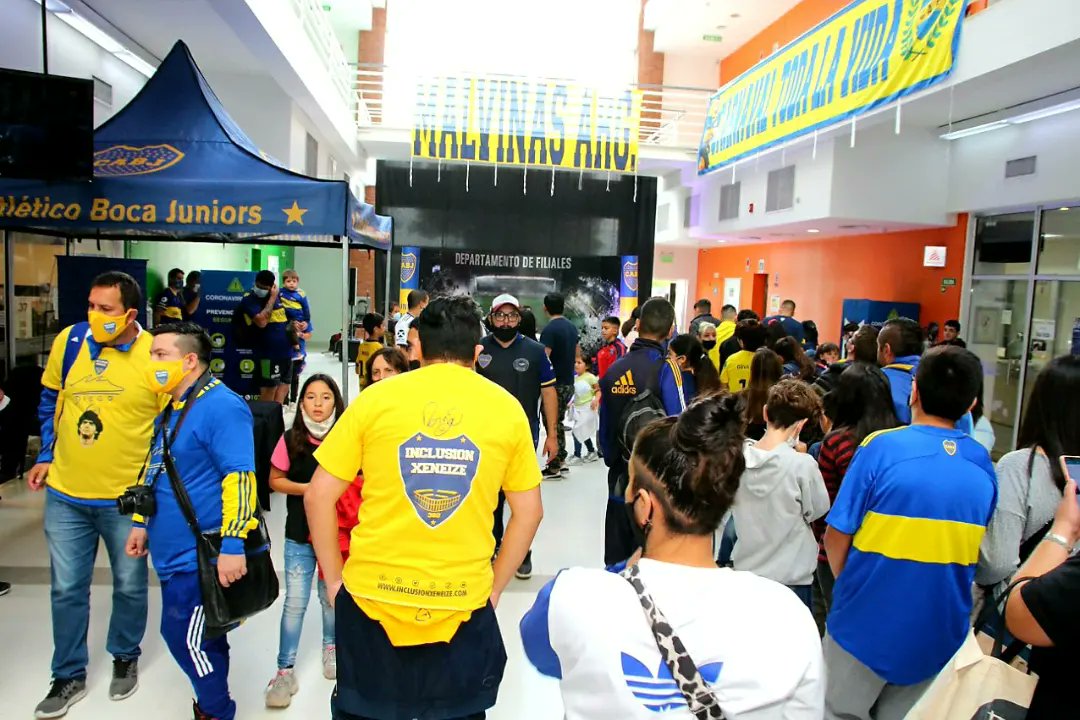 JLBenitezOk's tweet photo. 💙💛💙 ¡Con los colores en el corazón! Visité la muestra #BocaVa junto a amigos y compañeros que comparten conmigo un sentimiento inexplicable.
📸 Palacio Municipal de #MalvinasArgentinas.
#LeoEsNoe
#EstamosCerca https://t.co/CfdBoRLAdz
