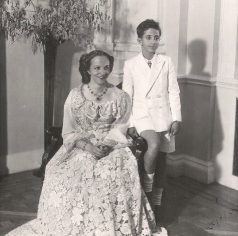 arab_pics's tweet photo. La reine Aliya fille du roi Ali Bin Hussein, le dernier roi du Hijaz, la première à détenir le titre de reine d’Irak, et est la mère du dernier roi d’Irak, le roi Faysal II. Elle est née à la Mecque en 1911 et morte du cancer en 1950 à l’âge de 39ans. https://t.co/pjrcs5QsPx