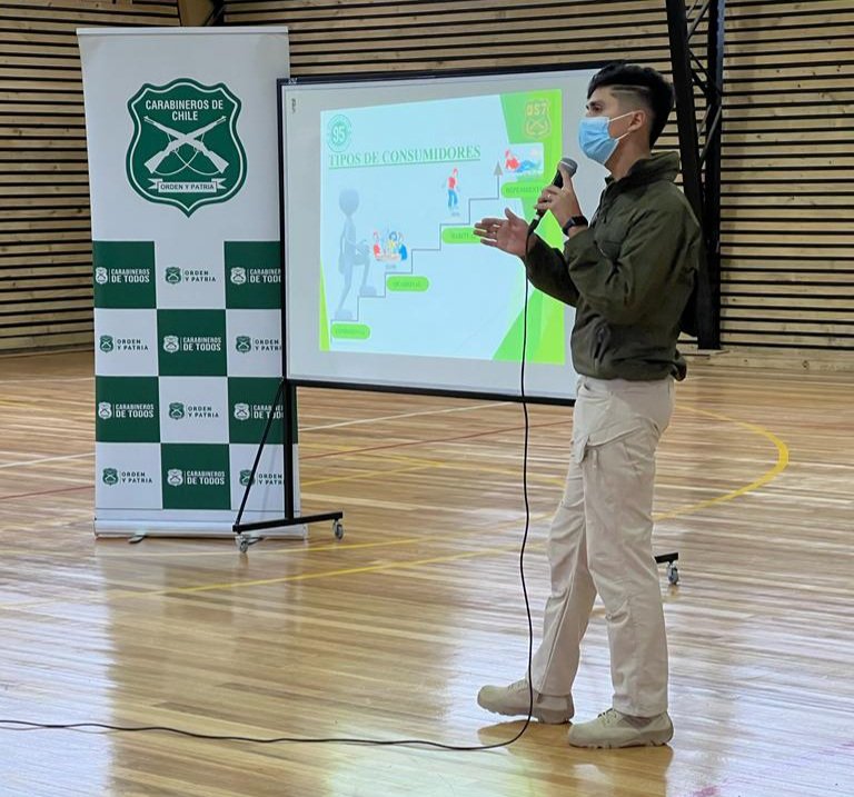 CarabLosRios's tweet photo. En los liceos Antonio Varas y Bicentenario #Ignao de #RioBueno, @CarabMiicc de la 4ª Comisaría coordinaron charla de prevención de drogas por parte del OS7 #Valdivia
#LaPrevencionEsNuestraEsencia https://t.co/EFAqtuh0yA