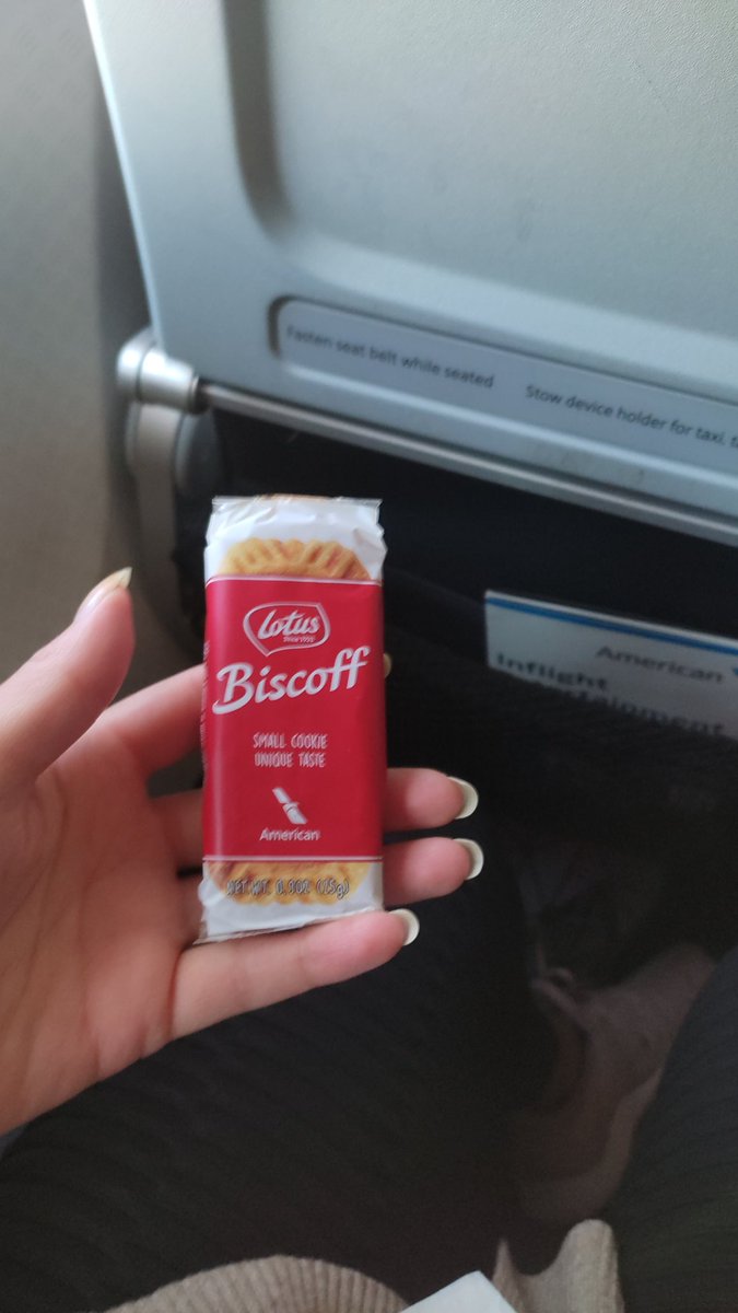 AdrianaGarCor's tweet photo. Las miserias que da @AmericanAir https://t.co/se9wrqTNoz