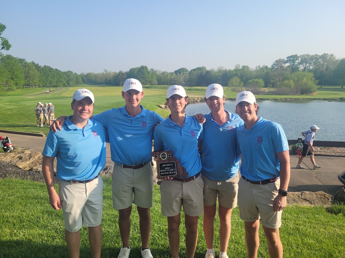 After a long hot day of golf, it was determined that the Spartans of De Smet Jesuit are indeed qualified to compete at the state tournament as a team.  Congrats on a nice district tournament.   #bestfriends