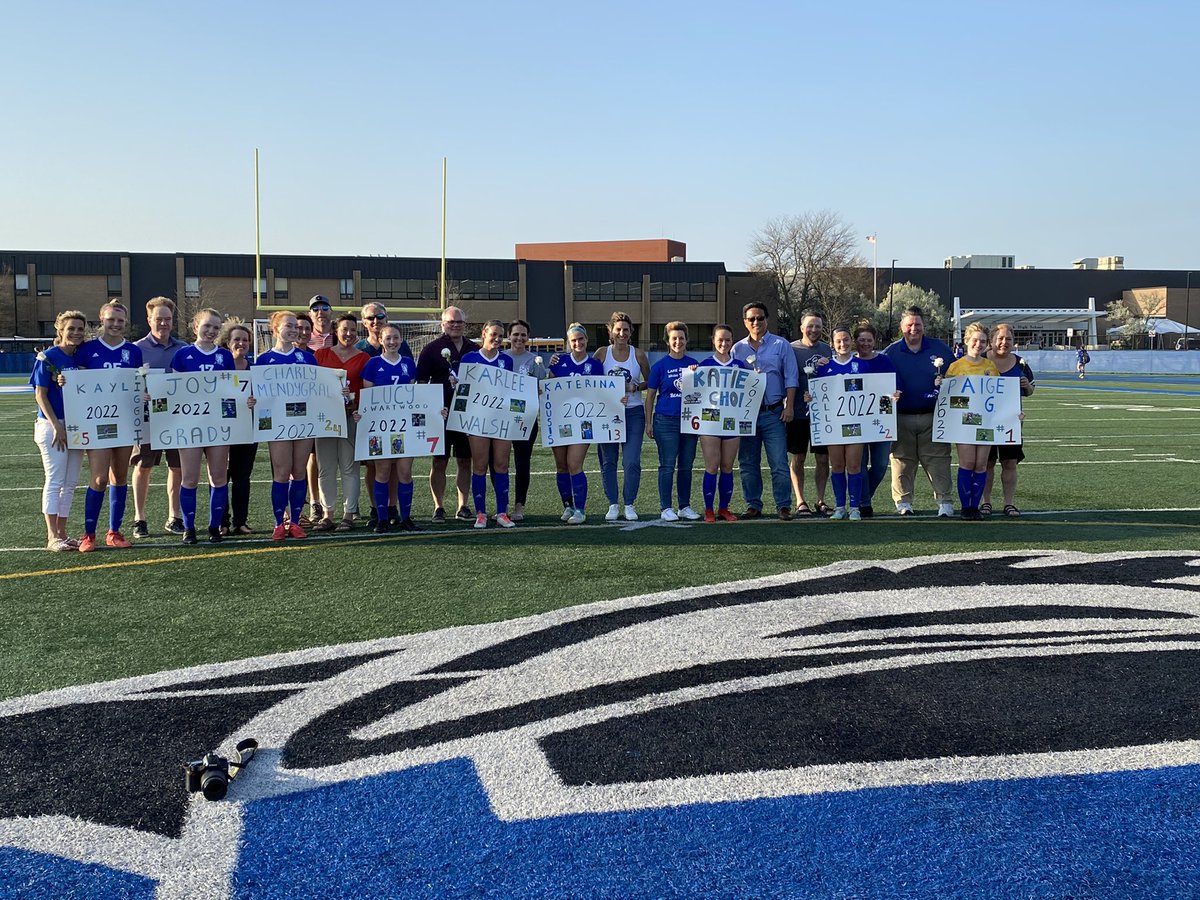 lzhscornerkick's tweet photo. Seniors &amp; parents https://t.co/cQRZM17Gvl