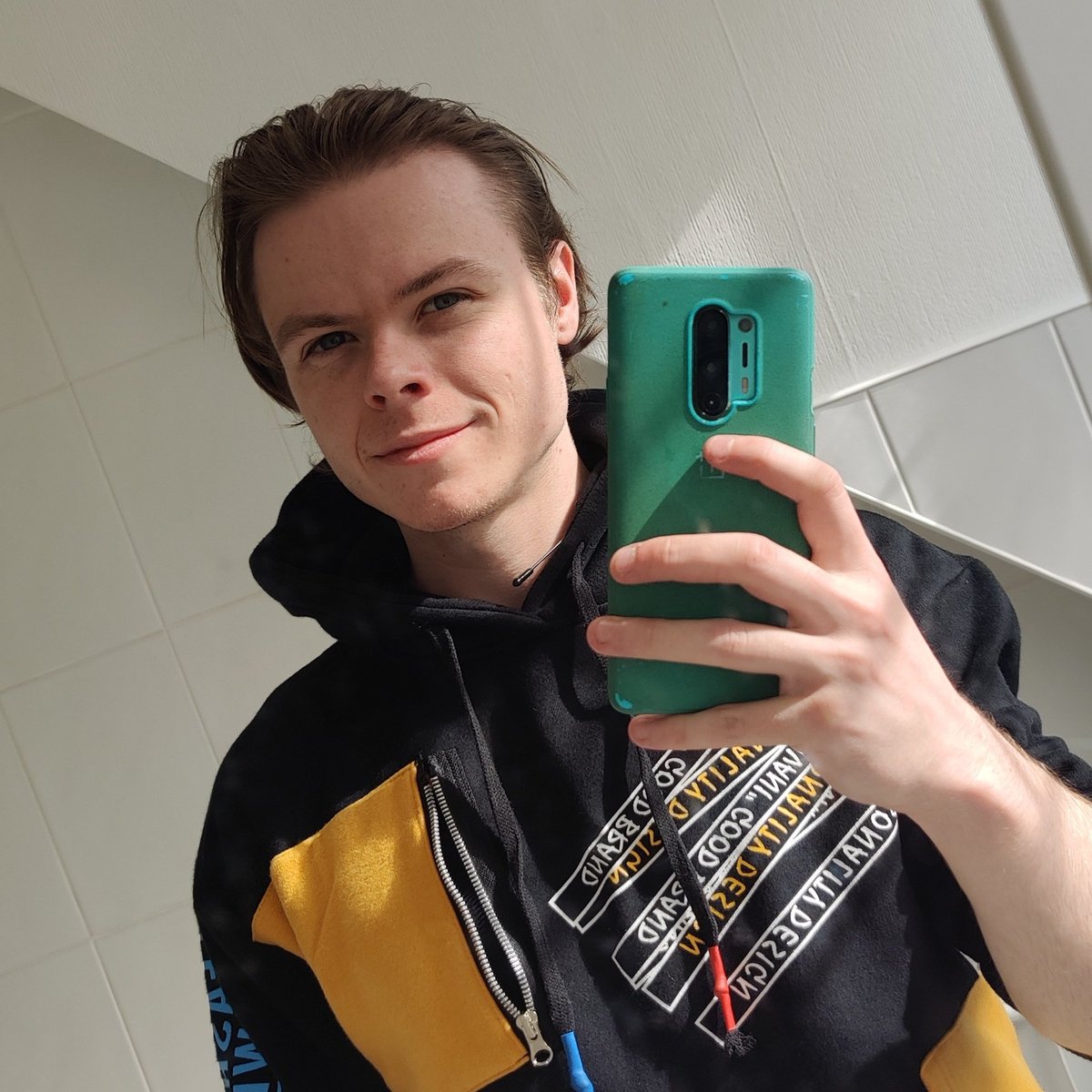 OriginalPanda4's tweet photo. #NewProfilePic finally found some decent lighting 😂 https://t.co/FMufpBBOZs