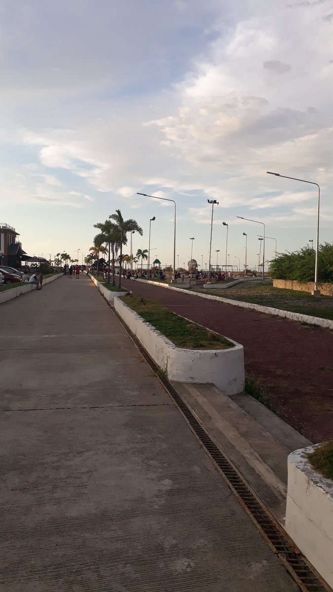 Swane47688833's tweet photo. #travelphotography #baywalk
#LandAndSea #walkingjourney
#ELYU #Pier3 #PacificOcean
#NatureBeauty https://t.co/x5mnIXPrFu