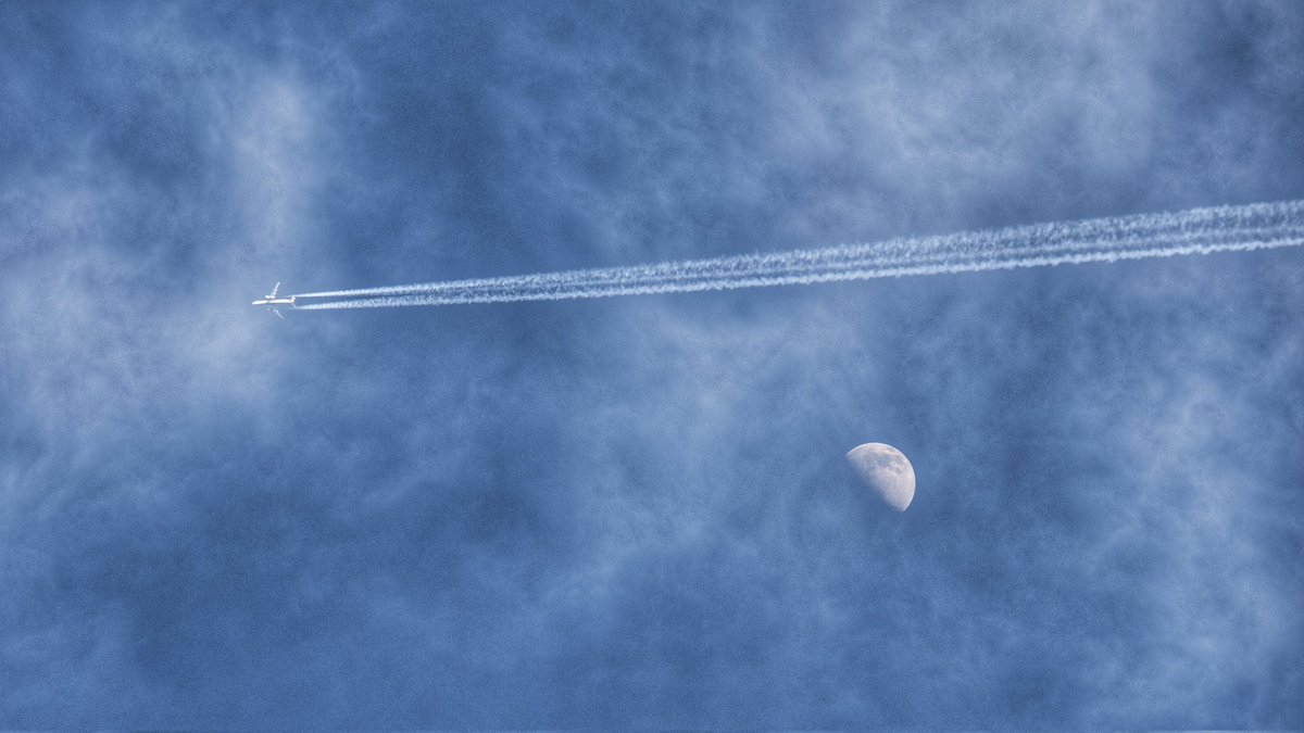 Balinskio's tweet photo. Here's your contrails @scotthetsko! Chicago to London. @13MobileWeather https://t.co/UOqBqcYvGI