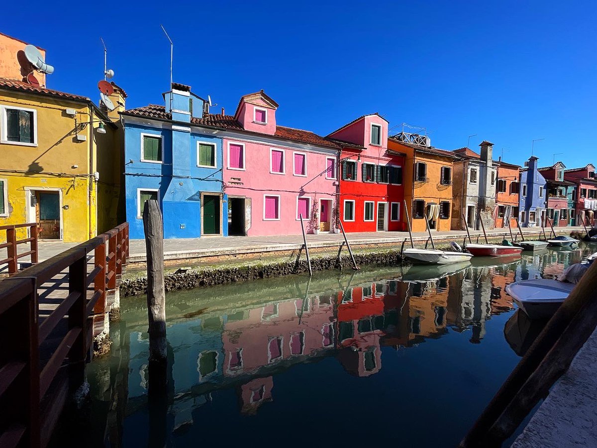 JayHealeyPhoto's tweet photo. Burano, Italy.  #travel #wander #wanderlust #italy #italia #burano #venice #venezia #color #veneto https://t.co/j4EhtYe1q8