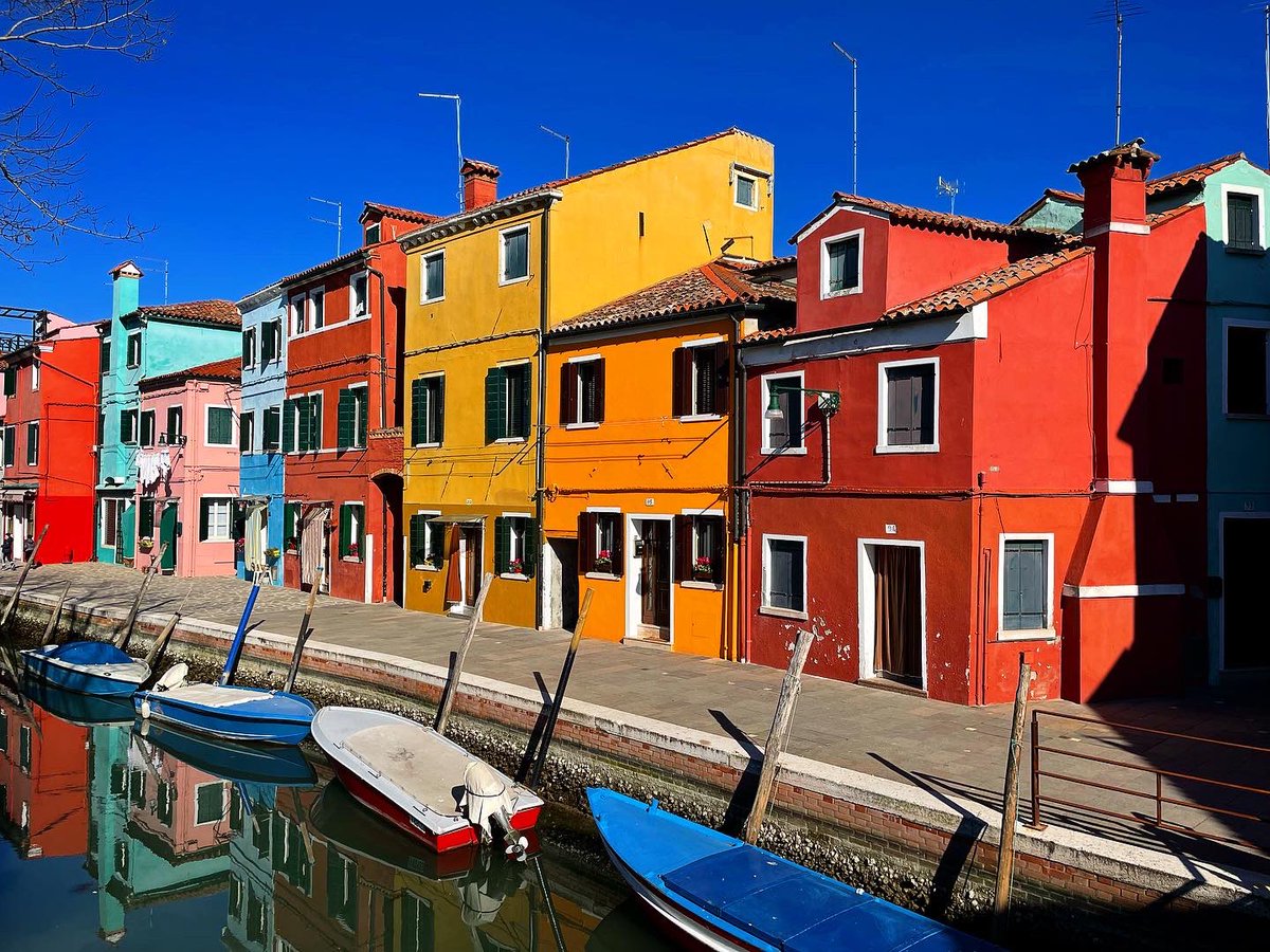 JayHealeyPhoto's tweet photo. Burano, Italy.  #travel #wander #wanderlust #italy #italia #burano #venice #venezia #color #veneto https://t.co/j4EhtYe1q8