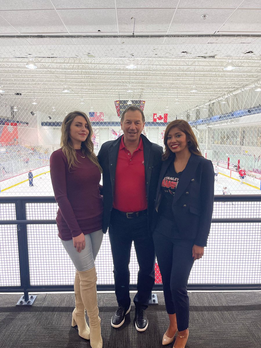 iAmanda's tweet photo. Nice brunch watching the @Capitals practice for R1 • G4 of the playoffs! Enjoyed solid convos with hockey legends @PeterBondra12 &amp; @KarlAlzner, and talked salary caps, finances, and contracts with AGM Don Fishman. It is always/in all ways about winning! #ALLCAPS https://t.co/6vPiywJUIW
