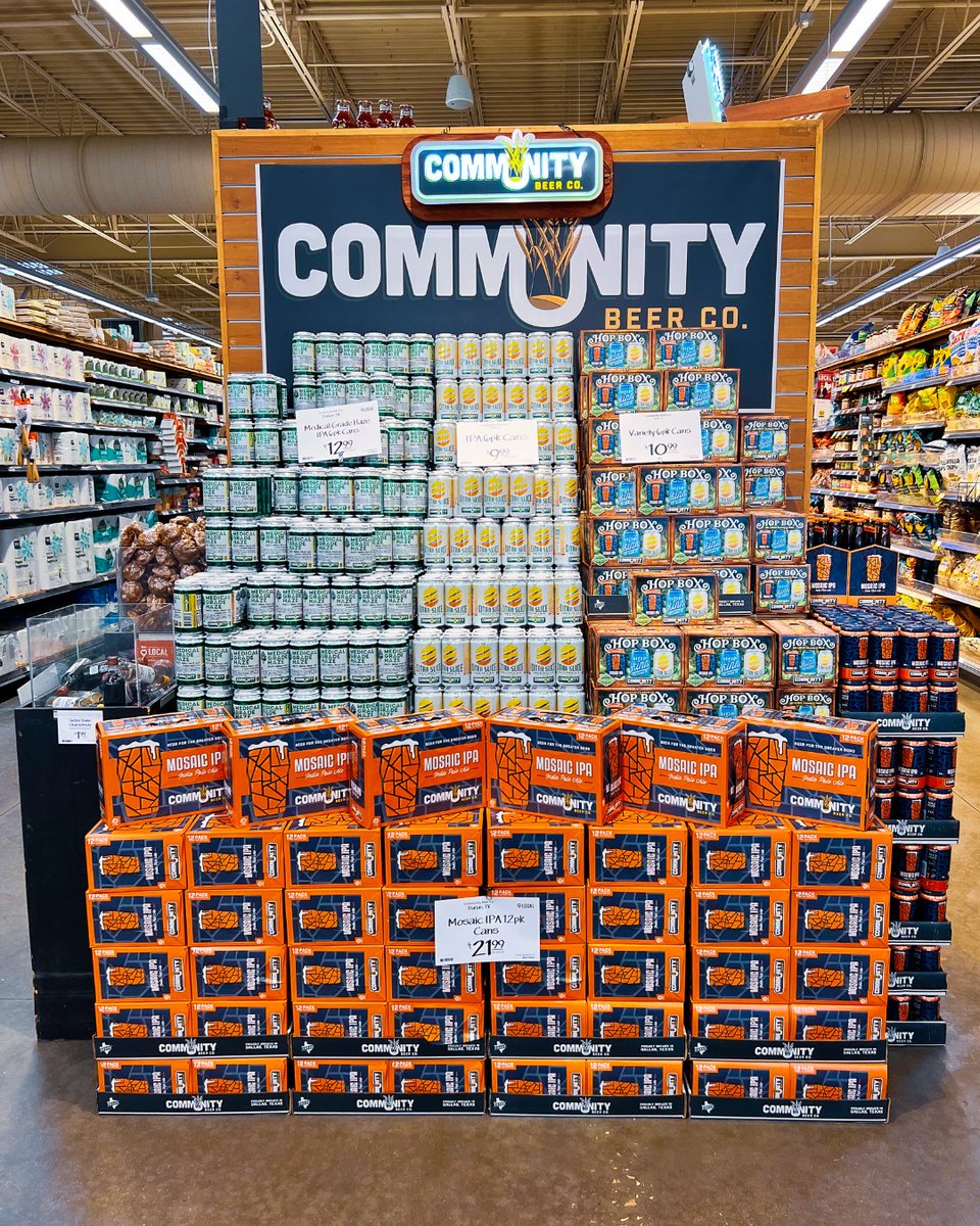 CommunityBeerCo's tweet photo. "If you build it, they will come." #MosaicIPA #MedicalGradeHaze #HopBox, #CitraSliceIPA #HopSkinny @WholeFoods https://t.co/NIjFkDcMw0
