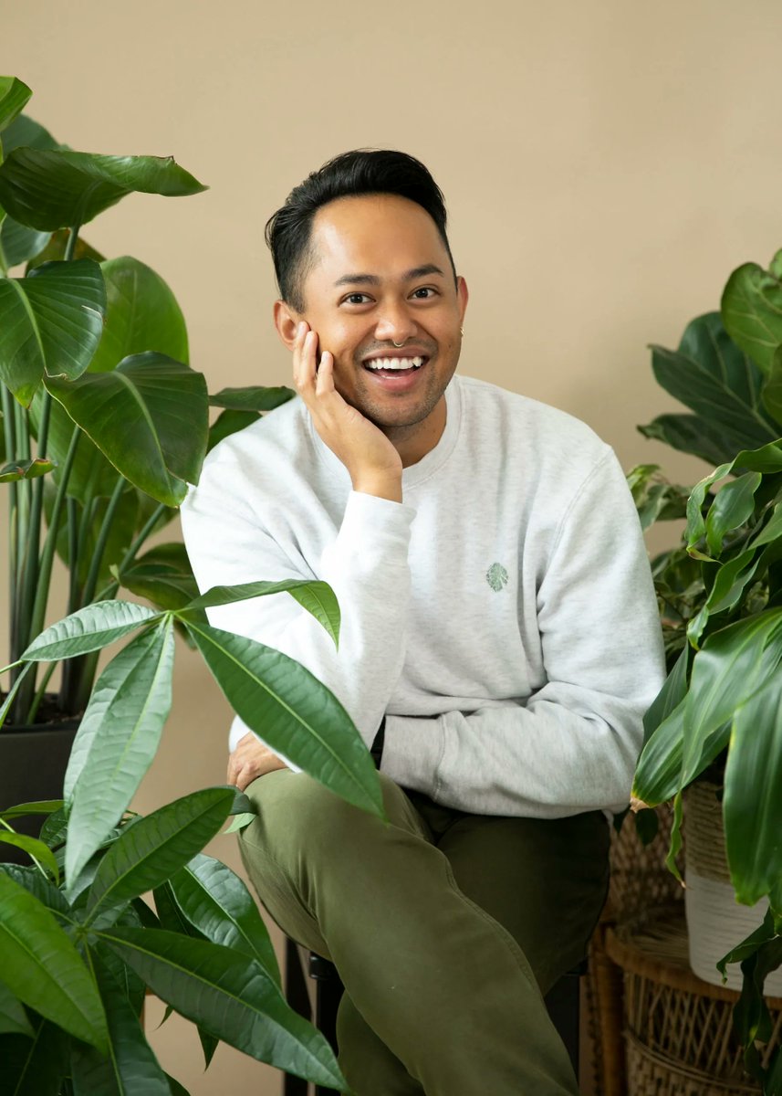 coldteamedia's tweet photo. Maycko Macapugas, of @foliagefilipino, found that plants became a way to connect with his mother, and nurture a sense of connection to #Filipino culture: https://t.co/rfyPvQQWgd

#ColdTeaCollective #Interview #FoliageFilipino #FilipinoCanadian #Plants #Foliage https://t.co/IExYfr8vE3