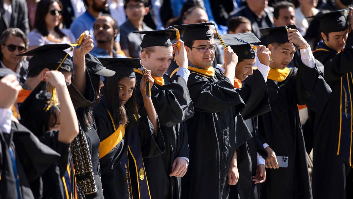 Cal_Engineer's tweet photo. Coming back to step forward: Berkeley Engineering grads returned last weekend for their in-person commencement. Check out pictures and highlights from the ceremony, https://t.co/YMvJQvg3bq.
#BEGrad #Commencement https://t.co/p5vVkUGjvo