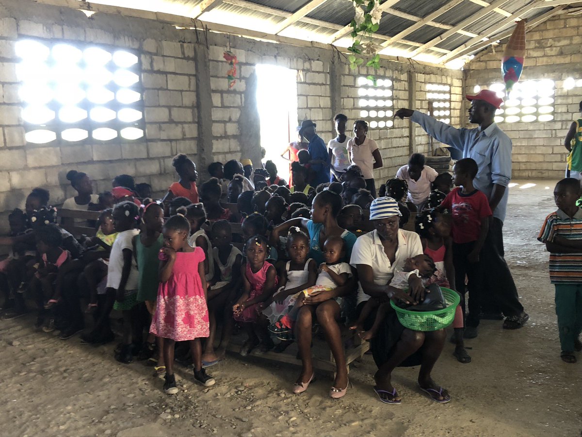 HaitiTeach's tweet photo. Le bonheur est contagieux. Ce qui enchante un enfant, c’est le bonheur dans lequel il baigne. Si vous souhaitez son bien-être, travaillez à vous rendre heureux. ~ Boris Cyrulnik https://t.co/PQI5Qt0xLG
