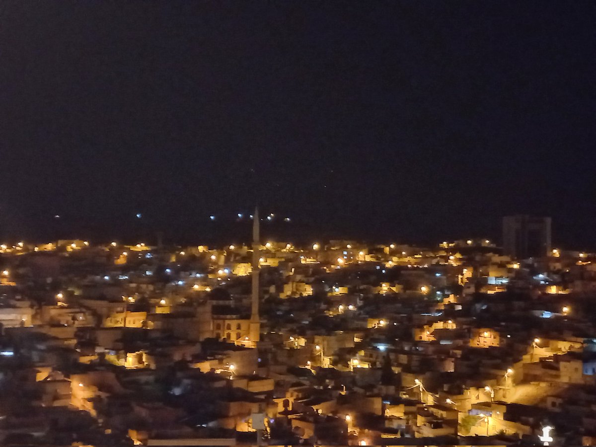 UDiyek's tweet photo. Ölü şehir, diri ışıklar.. https://t.co/lcisJtIx7c