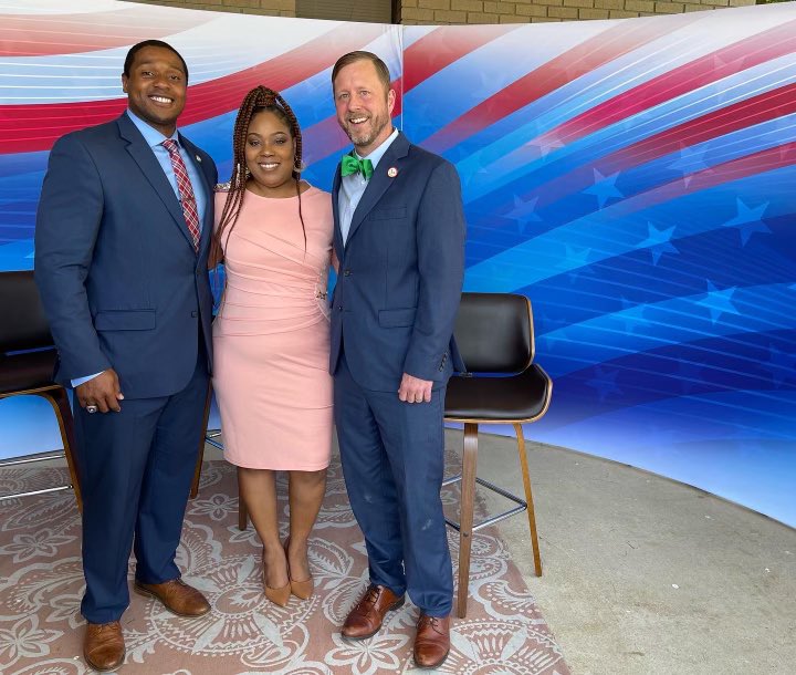 Hall4Mayor502's tweet photo. What an honor it was to meet with the wonderful women, Dr. Samiyyah Sledge &amp; Monica A Flowers, of @AKAEtaOmega and Women’s League of Voters today. Special thank you for hosting a candidate forum that will be airing tomorrow night on @WLKY at 7-8 pm. https://t.co/s1QqNKWm18