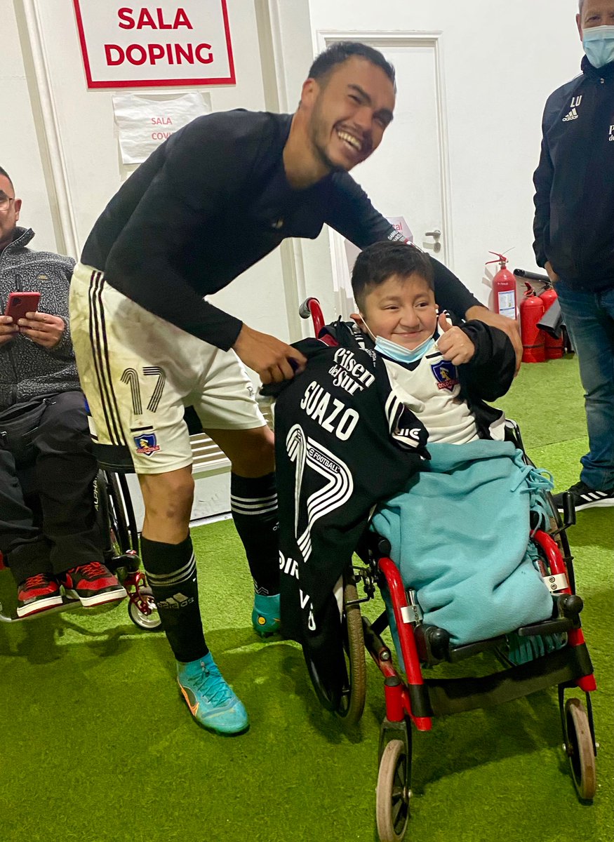 ColoColo's tweet photo. Eres gigante, Capitán ❤️

#VamosColoColo 🤟🏼⚪️⚫️ https://t.co/0TO2NO8H2q