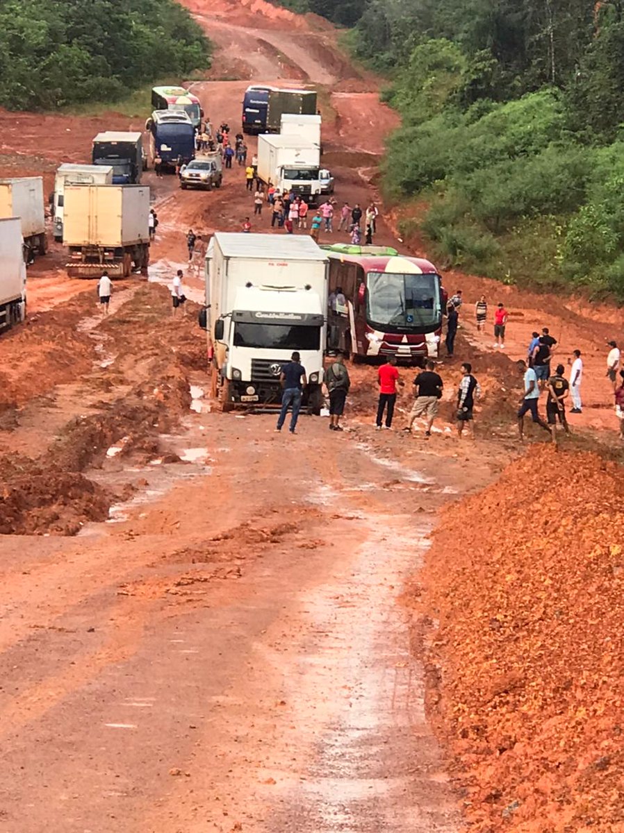 Camilo_Capi's tweet photo. O Governo Federal tem dinheiro em caixa para construir esse trecho, mas é o que menos fez: míseros 4 quilômetros.
A BR 156 e o povo do Norte do Amapá estão abandonados.
Por isso, reforço o apelo ao DNIT para que dê as mínimas condições de tráfego na rodovia.
#BR156 #amapá https://t.co/Ka66ZHv4FX