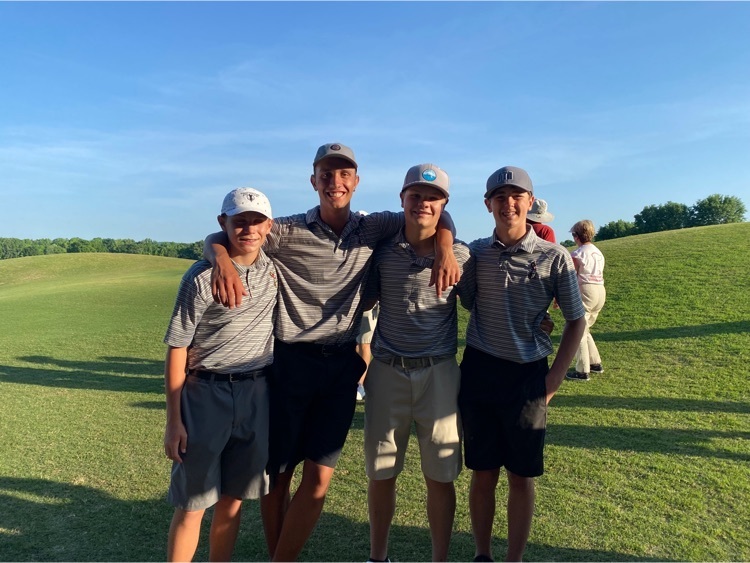 HaleyvilleLions's tweet photo. Haleyville Golf leads all classifications and are 31 strokes in the lead in 4A at the end of day 1. We are so proud of all of our golfers! Ready for day 2! Keep shooting low! #HCSSLI #bluemapchasing https://t.co/zyfoTEWi4G