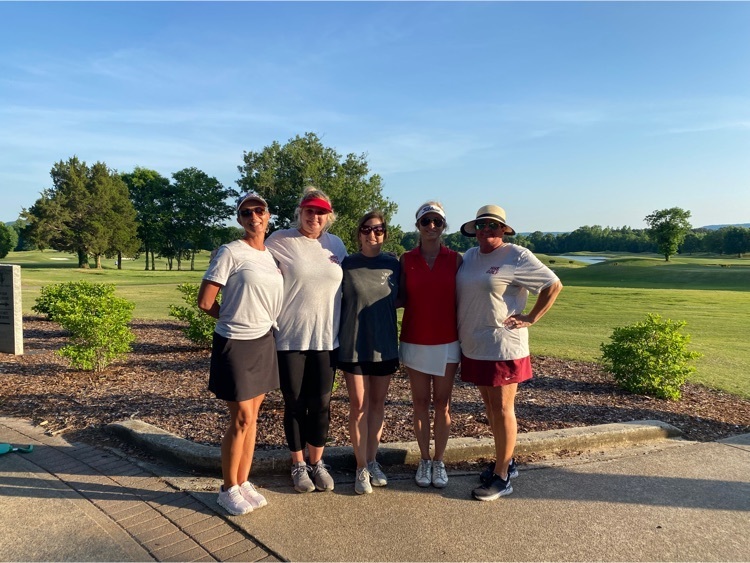 HaleyvilleLions's tweet photo. Haleyville Golf leads all classifications and are 31 strokes in the lead in 4A at the end of day 1. We are so proud of all of our golfers! Ready for day 2! Keep shooting low! #HCSSLI #bluemapchasing https://t.co/zyfoTEWi4G