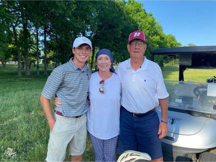 HaleyvilleLions's tweet photo. Haleyville Golf leads all classifications and are 31 strokes in the lead in 4A at the end of day 1. We are so proud of all of our golfers! Ready for day 2! Keep shooting low! #HCSSLI #bluemapchasing https://t.co/zyfoTEWi4G