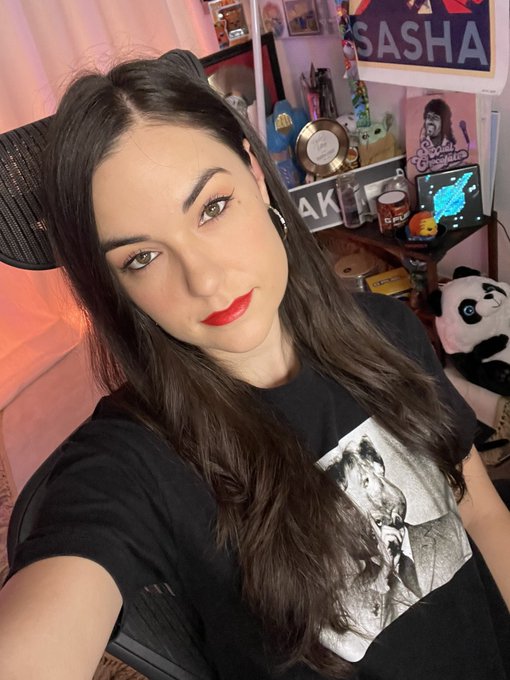I&rsquo;m back! Talking about SF &amp; then games later. Live now, linked below 👇 https://t.co/ymg1MS5JzR